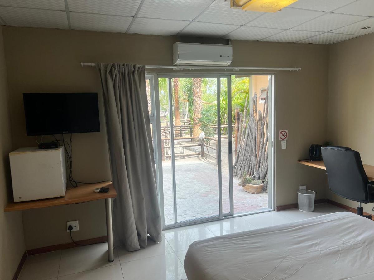 Bed and breakfast Ondangwa Rest Camp Extérieur photo