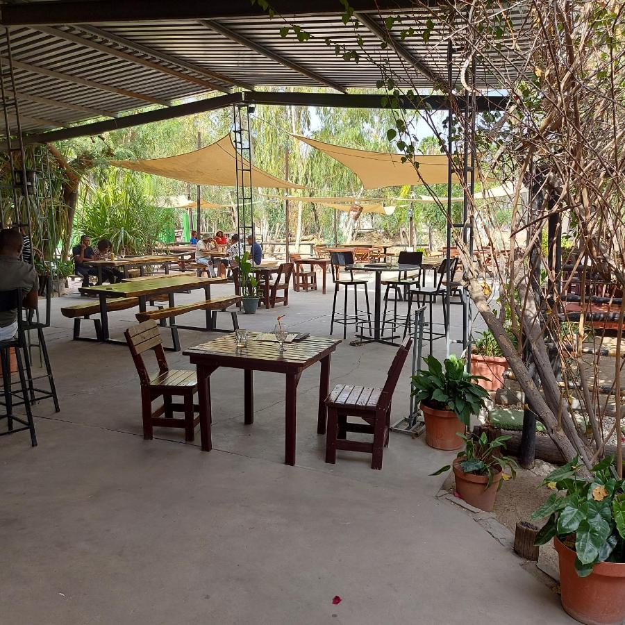 Bed and breakfast Ondangwa Rest Camp Extérieur photo